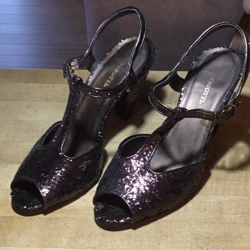 Vigotti burgundy glitter t-strap heals